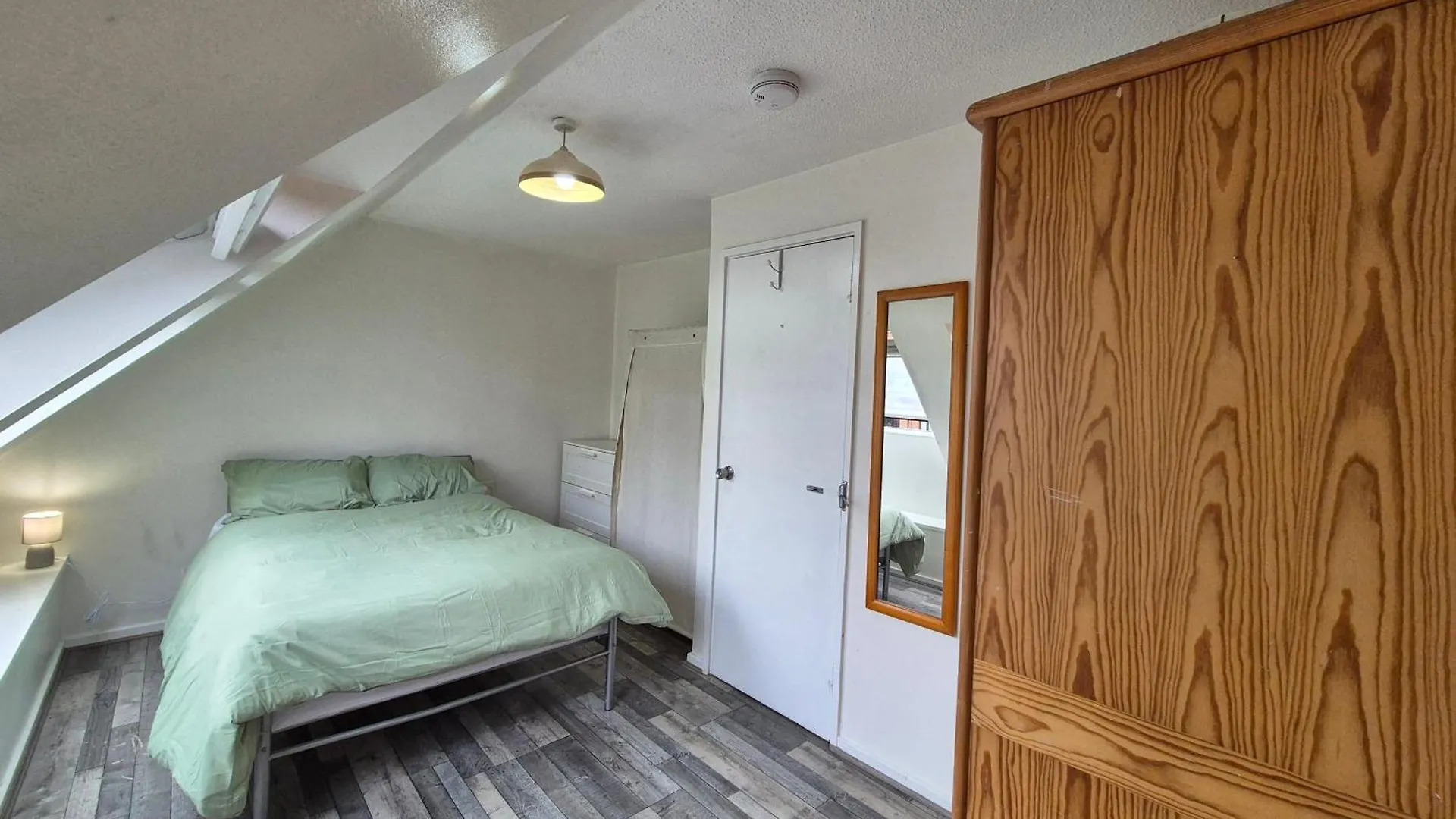 Homestay Spacious And Elegant Guest House With En-Suites Available In Canary Wharf London United Kingdom